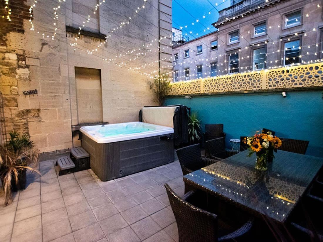 Dream Stays Bath - Trim Street Townhouse With Hot Tub Kültér fotó